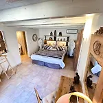 לינה וארוחת בוקר Bastide Des Oliviers 3*