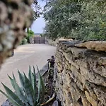 Bastide Des Oliviers לינה וארוחת בוקר 3*