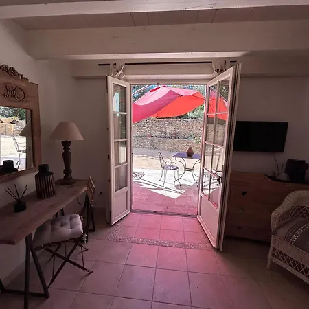 فندق مبيت وإفطار Bastide Des Oliviers 3*